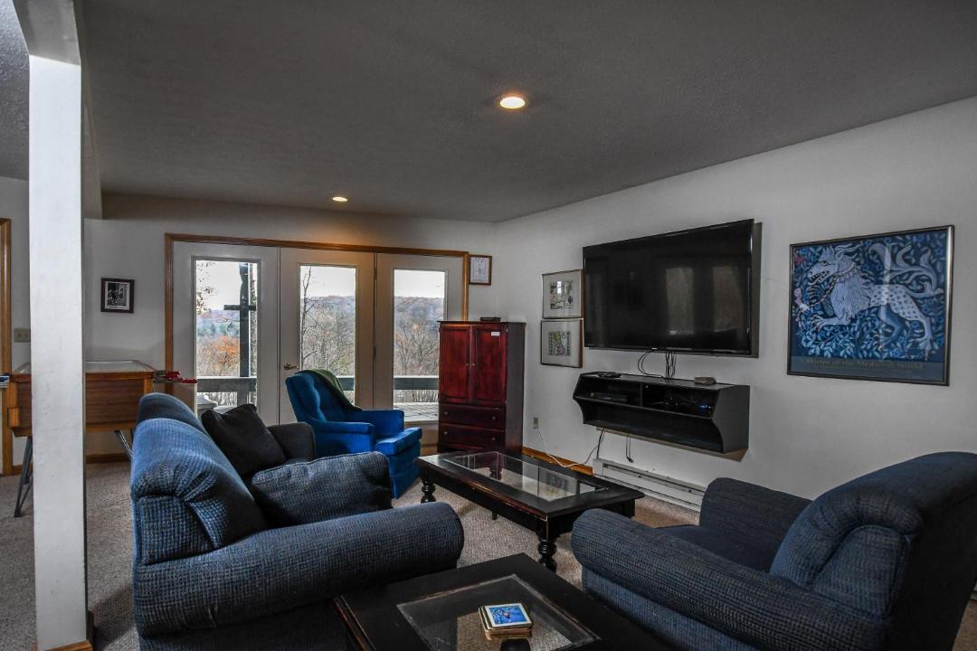 Photo of Livingroom in McHenry