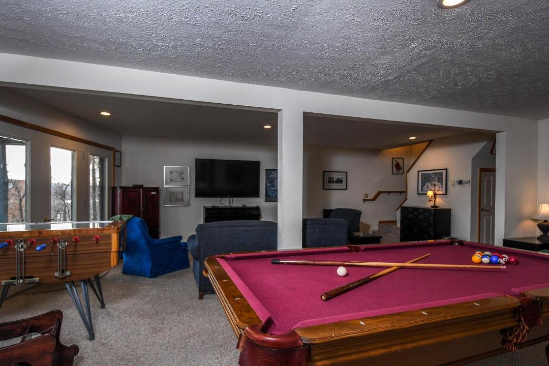 Photo of Livingroom in McHenry