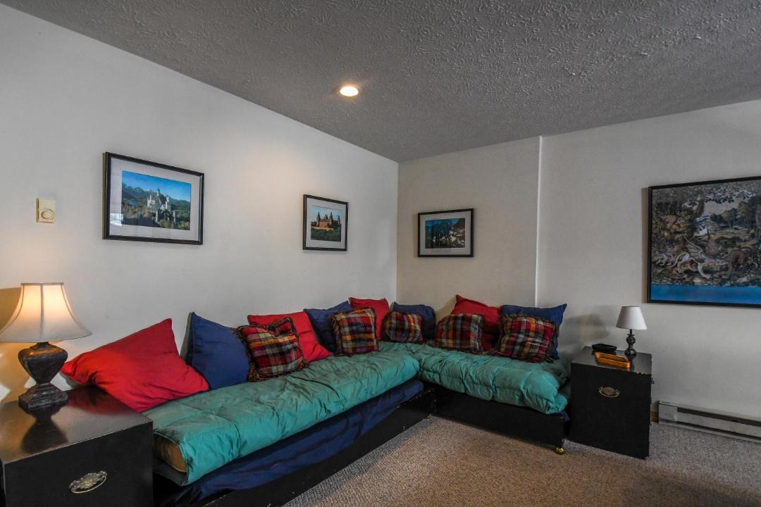Photo of Livingroom in McHenry
