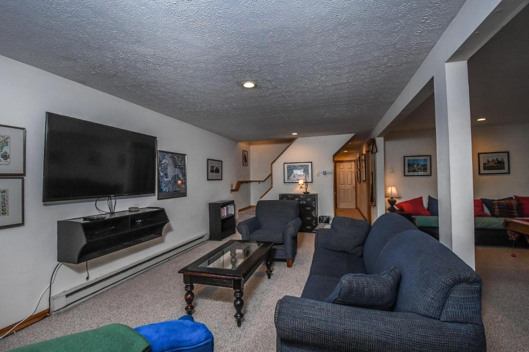 Photo of Livingroom in McHenry
