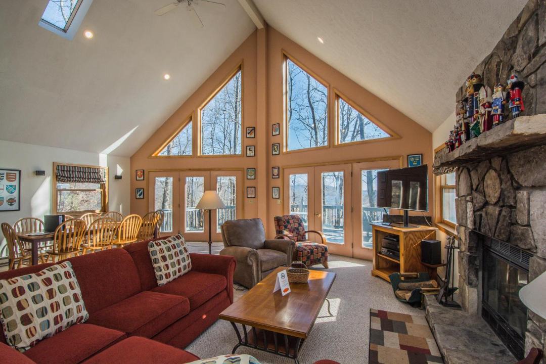 Photo of Livingroom in McHenry