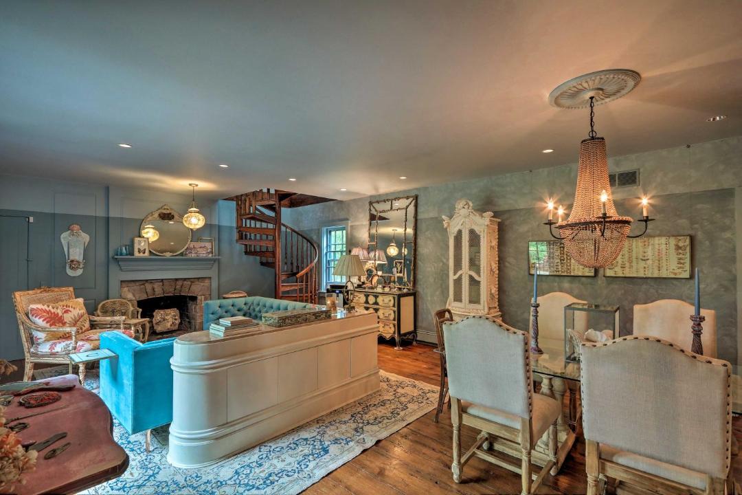 Photo of Livingroom in Rosemont