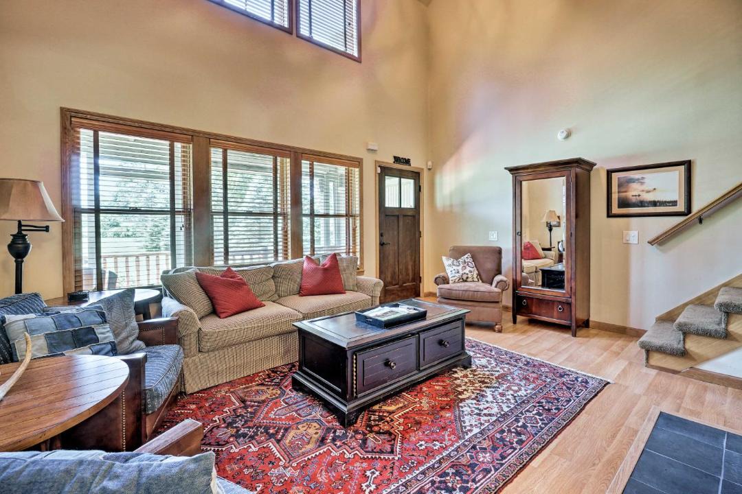 Photo of Livingroom in Conneaut Lakeshore