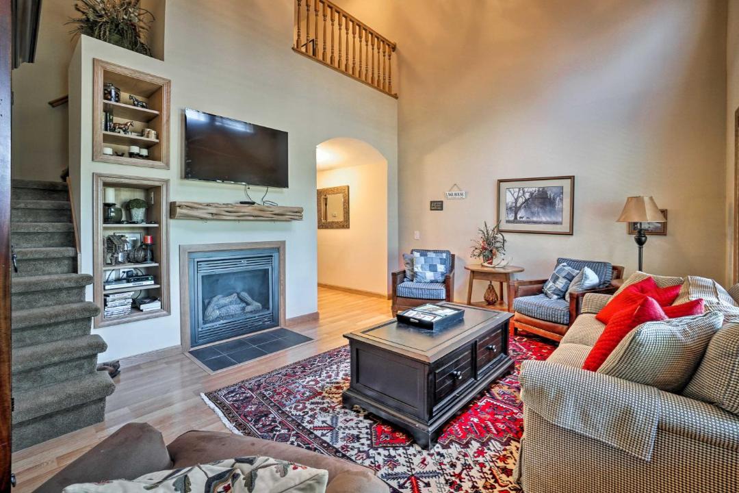 Photo of Livingroom in Conneaut Lakeshore