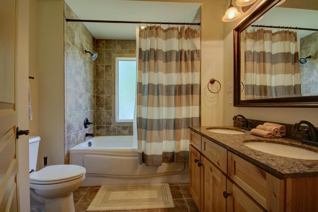 Photo of Bathroom in Luray