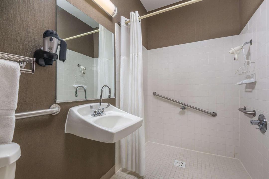 Photo of Bathroom in Catlettsburg