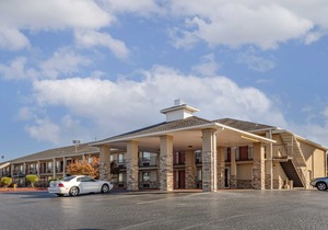 Quality Inn Russellville I-40