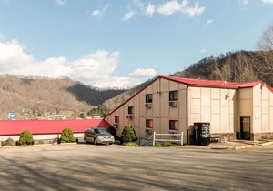 OYO Hotel Chapmanville Inn, WV - Hwy 119