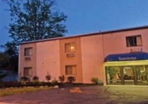 Travelodge by Wyndham Cleveland Lakewood