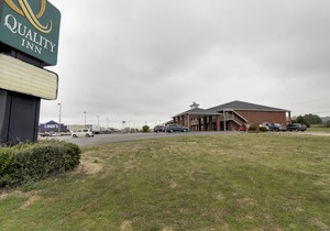 Quality Inn Russellville I-40