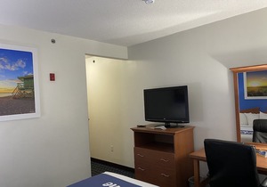 Days Inn & Suites by Wyndham Cambridge