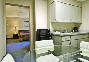 Travelodge by Wyndham Cleveland Lakewood