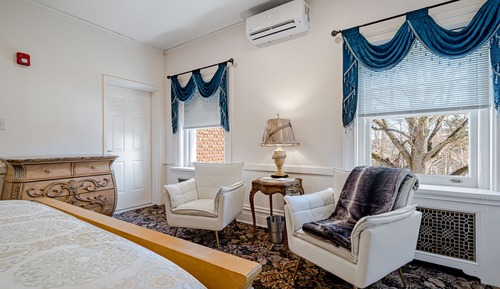 Luxury Suite, 1 Queen Bed, Non Smoking, Club Lounge Access