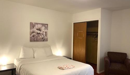 Queen Room with Shared Bathroom
