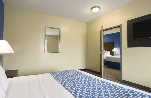 Cherry Hill Hotel | Days Inn & Suites by Wyndham Cherry Hill - Philadelphia