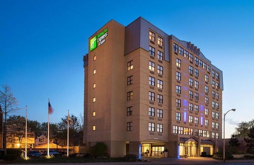 Cambridge Hotel | Holiday Inn Express & Suites Cambridge, an Ihg Hotel