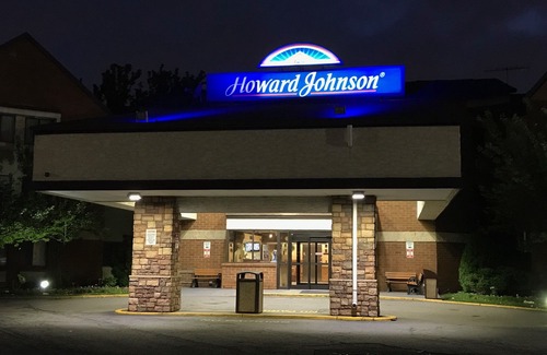 Newark Hotel | Howard Johnson Hotel by Wyndham Newark Airport