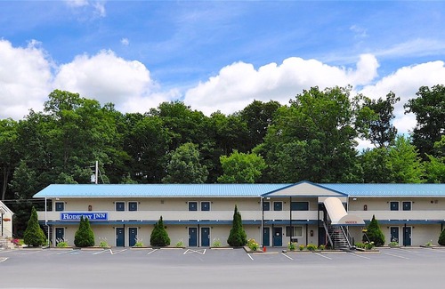Milford Hotel | Rodeway Inn Milford - I-84