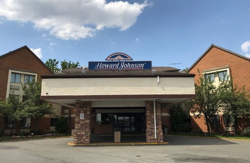 Newark Hotel | Howard Johnson Hotel by Wyndham Newark Airport