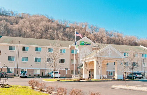 Tad Hotel | Holiday Inn Express Charleston-Kanawha City, an Ihg Hotel