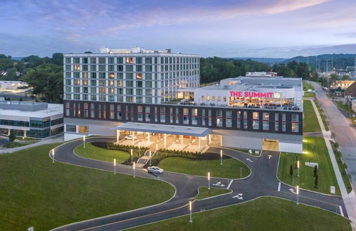 Roselawn Finance Hotel | The Summit Hotel