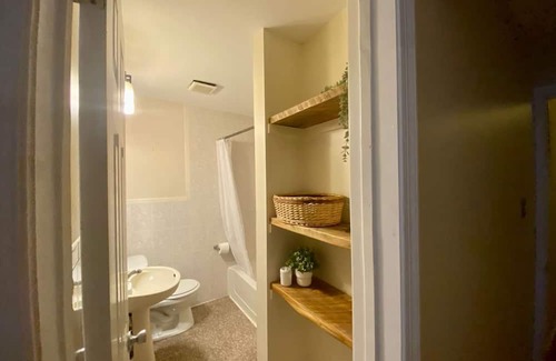 Newbold Apartment | Cozy Private En-Suite in South Philly with AC and wifi