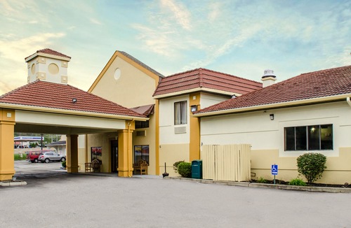 Medina Hotel | Quality Inn & Suites Medina - Akron West