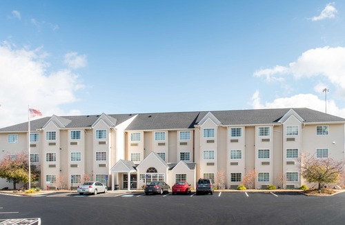 North Canton Hotel | Microtel Inn and Suites North Canton