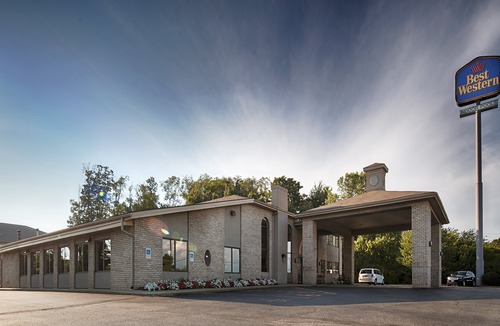North Canton Hotel | Best Western Plus North Canton Inn & Suites