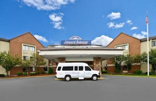 Newark Hotel | Howard Johnson Hotel by Wyndham Newark Airport