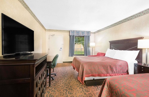 York Hotel | Days Inn & Suites by Wyndham York