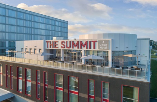 Roselawn Finance Hotel | The Summit Hotel