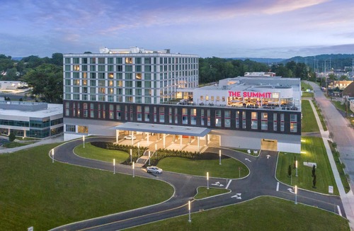 Roselawn Finance Hotel | The Summit Hotel