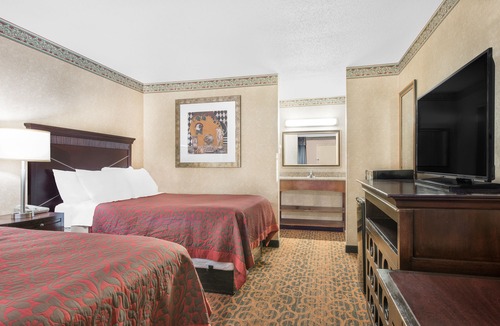 York Hotel | Days Inn & Suites by Wyndham York