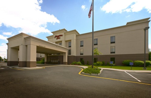 North Brunswick Hotel | Hampton Inn North Brunswick