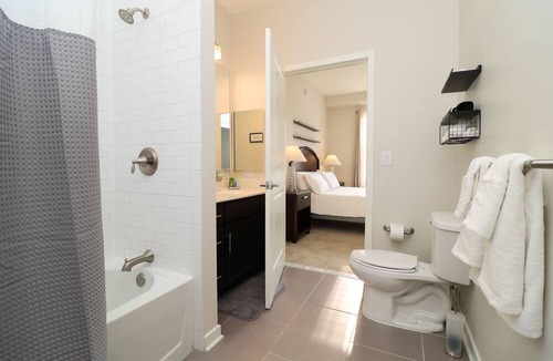 Old City Apartment | The Heart of Philadelphia: Charming 1BR/1BA Downtown Retreat