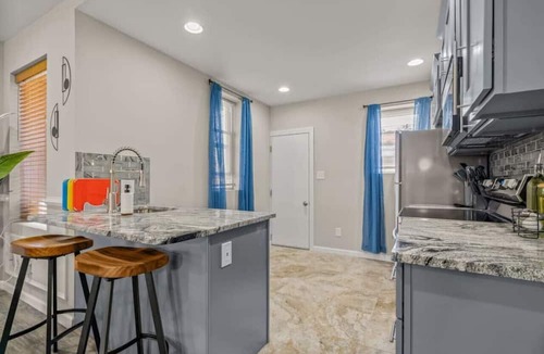 Olney-Oak Lane House | Uptown Gem! 2Luxe King Suites + Deck + Parking!