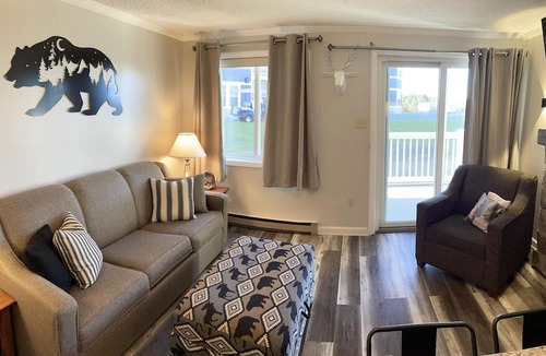 Snowshoe Condo | ML 104 – Delightful Ski-In/Out 2BR, Slope View, Deck, A/C