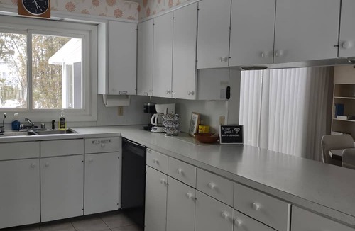 Conneaut House | Charming 3-bedroom house with WiFi and AC in enchanting Conneaut
