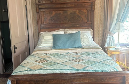 Beacon Bed & Breakfast | Charming B&B with AC and WiFi in wonderful Beacon - Botsford Briar B&B