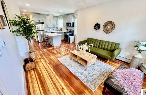 Castleton Corners Apartment | Apartment in Staten Island - 3BR - 24/7 Concierge, Parking Spot, High-Speed WiFi