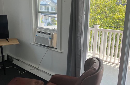 North End Apartment | 1BR apartment near the beach