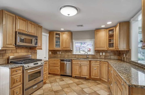 Manasquan House | Charming 4 Bedroom House with Pool and tropical backyard Oasis