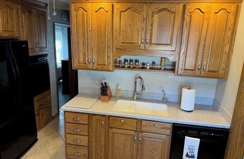 Edinboro House | Lolly's Lookout a Spacious 5-bedroom house in Edinboro, PA