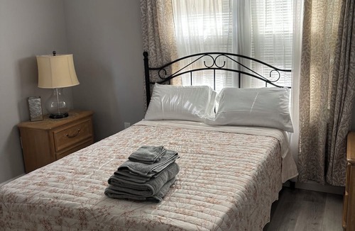 Weequahic Apartment | Superb 2-bedroom apartment in charming Newark with AC, WiFi, dresser