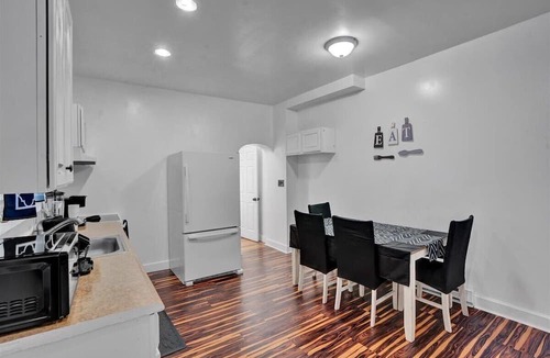 Allentown Apartment | Allentown paradise near ppl center -1 paid parking per booking
