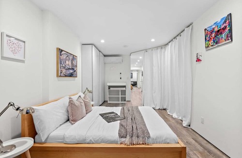 Bushwick Apartment | Starr Manor by Rove Travel |5 BR Townhome w/Patio