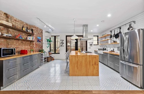 Bushwick Apartment | Starr Manor by Rove Travel |5 BR Townhome w/Patio