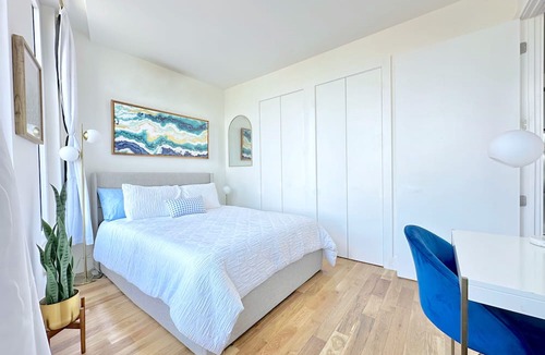 Greenpoint Apartment | 1 Large Bedroom - Massive Private Terrace - Luxury Building - Greenpoint