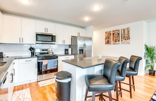 Elizabeth Apartment | Modern Elizabeth Apartment ~ 1 Mi to Train Station